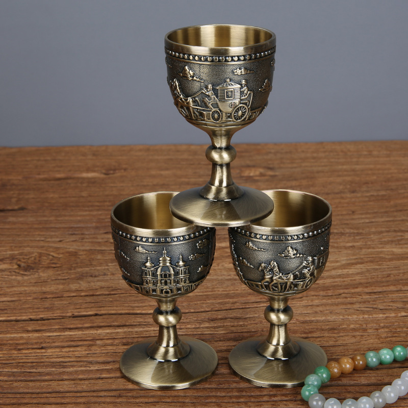 2019 Liquor Glass Set Creative Household Wine Tass European Metal Castle Carriage High-Grade Ornaments Wedding