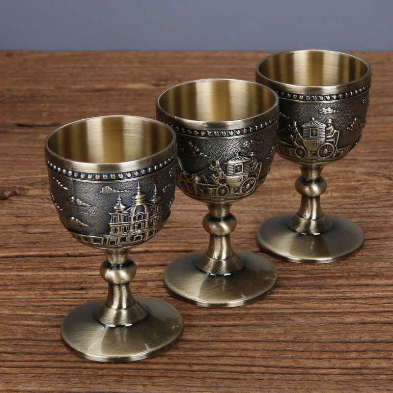 2019 Liquor Glass Set Creative Household Wine Tass European Metal Castle Carriage High-Grade Ornaments Wedding