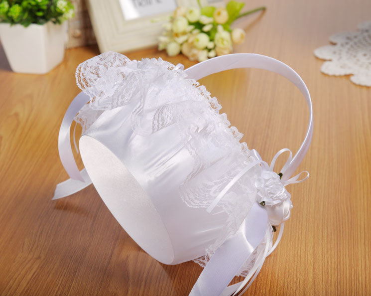 Western-Style Wedding Woven White Flower Basket European and American Wedding Supplies Lace Bride Portable Flower Basket Wholesale Western-Style Wedding Woven White Flower Basket European and American Wedding Supplies Lace Bride Portable Flower Basket Wholesale