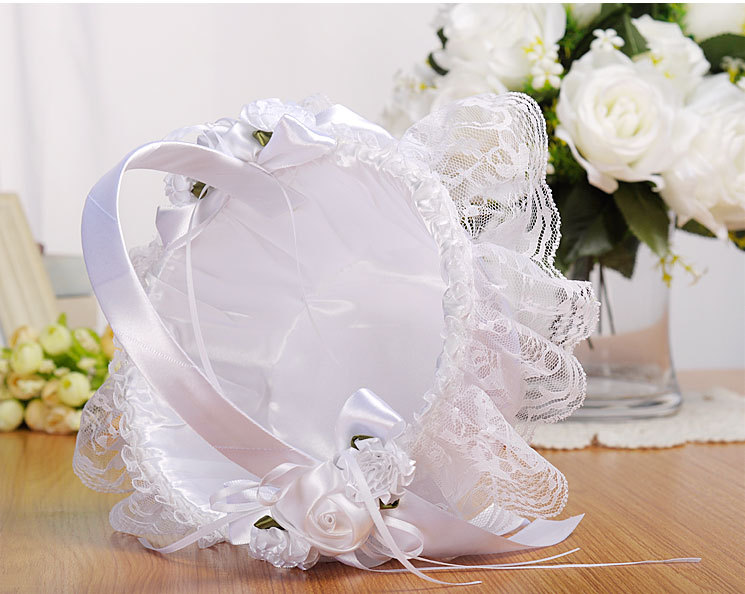 Western-Style Wedding Woven White Flower Basket European and American Wedding Supplies Lace Bride Portable Flower Basket Wholesale Western-Style Wedding Woven White Flower Basket European and American Wedding Supplies Lace Bride Portable Flower Basket Wholesale