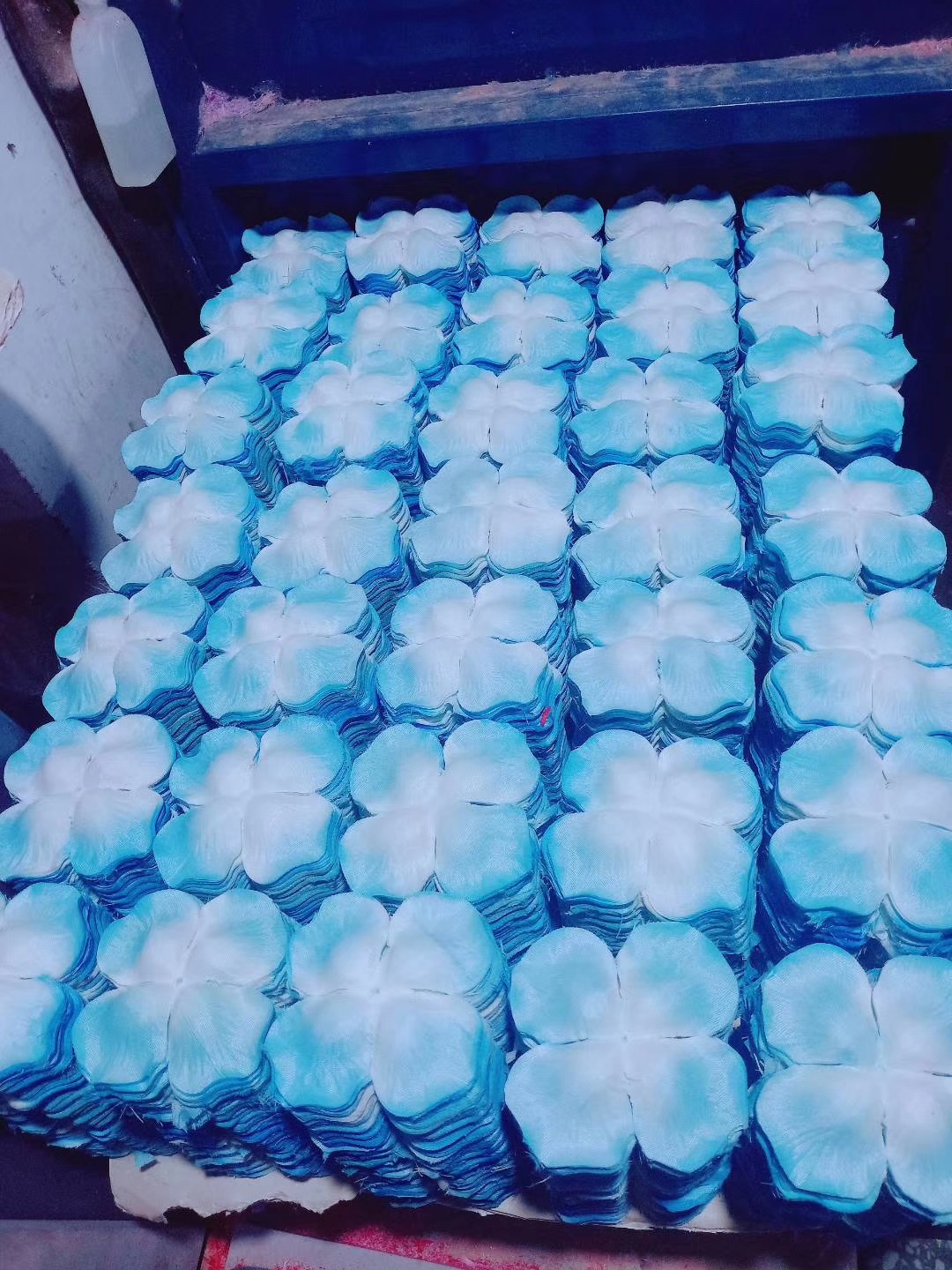 Wedding supplies 1 JIN 1 Outfit non-woven, woven petals Wedding decoration factory sales quality assurance Wedding supplies 1 JIN 1 Outfit non-woven, woven petals Wedding decoration factory sales quality assurance