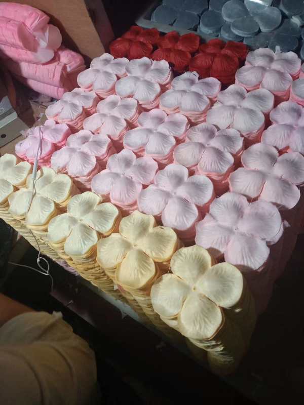 Wedding supplies 1 JIN 1 Outfit non-woven, woven petals Wedding decoration factory sales quality assurance Wedding supplies 1 JIN 1 Outfit non-woven, woven petals Wedding decoration factory sales quality assurance