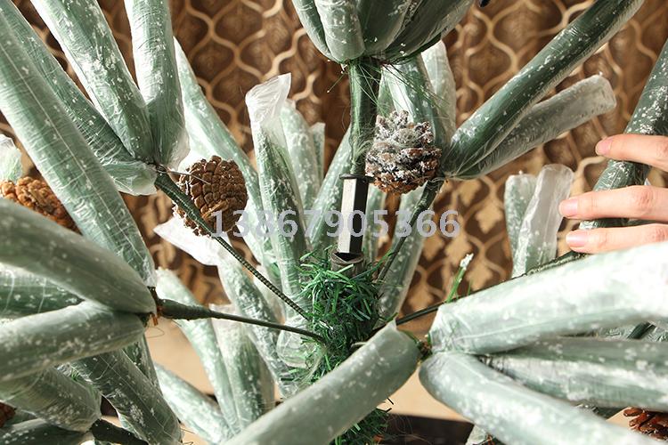 Christmas tree pine needle tree luxury tree tree ornaments 12cm leaves loose needle tree Christmas tree pine needle tree luxury tree tree ornaments 12cm leaves loose needle tree