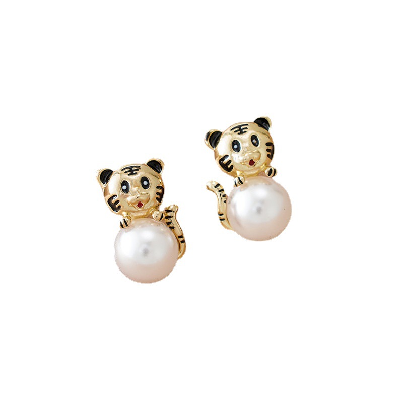 Sweet Rhinestone Little Tiger Earrings Temperament Wholesale Chinese Zodiac Tiger Birth Year Chinese Style Spring Festival New Year Earrings Earrings