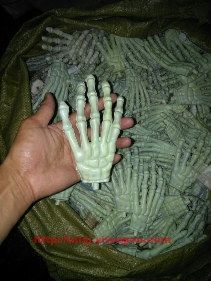 The human skeleton hand Halloween supplies film and television stage performances Party props The human skeleton hand Halloween supplies film and television stage performances Party props