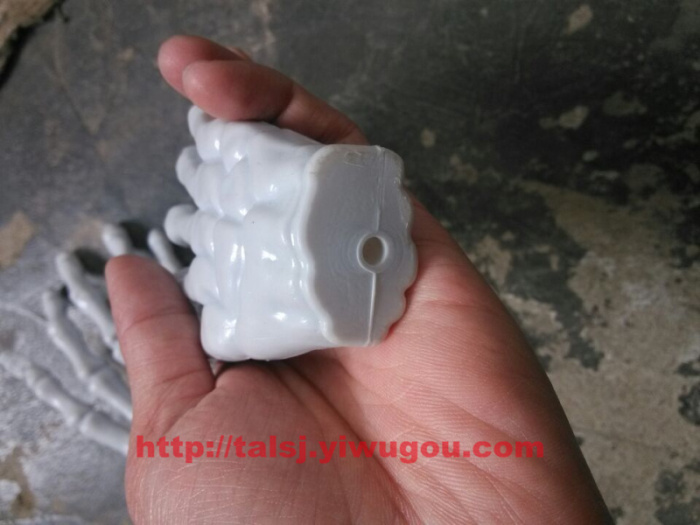 The human skeleton hand Halloween supplies film and television stage performances Party props The human skeleton hand Halloween supplies film and television stage performances Party props
