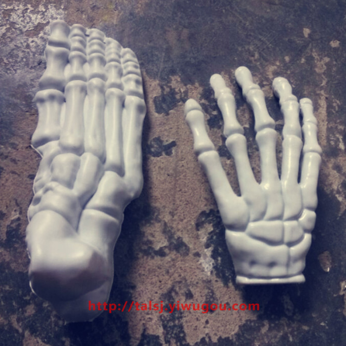 The human skeleton hand Halloween supplies film and television stage performances Party props The human skeleton hand Halloween supplies film and television stage performances Party props