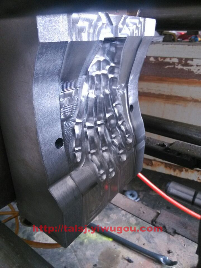 The human skeleton hand Halloween supplies film and television stage performances Party props The human skeleton hand Halloween supplies film and television stage performances Party props