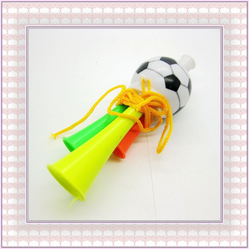 Three-tone horn toy horn plastic trumpet one yuan two yuan wholesale.