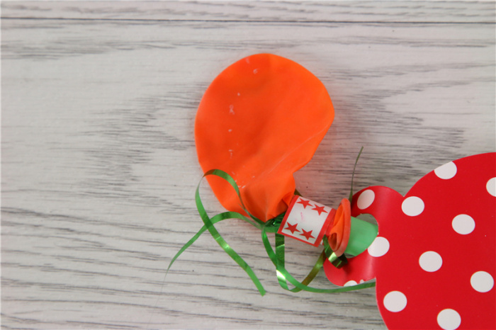 Whistle balloon children's birthday gift toy balloon gold wire whistle wedding trumpet balloon. Whistle balloon children's birthday gift toy balloon gold wire whistle wedding trumpet balloon.
