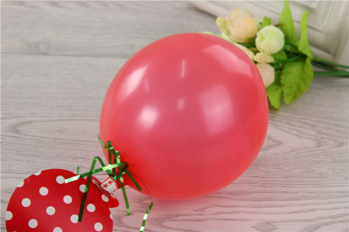 Whistle balloon children's birthday gift toy balloon gold wire whistle wedding trumpet balloon. Whistle balloon children's birthday gift toy balloon gold wire whistle wedding trumpet balloon.