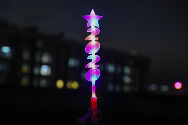 Booth hot style 2020 magic glow stick New Year's eve stick LED glow stick children's toy flash stick Booth hot style 2020 magic glow stick New Year's eve stick LED glow stick children's toy flash stick