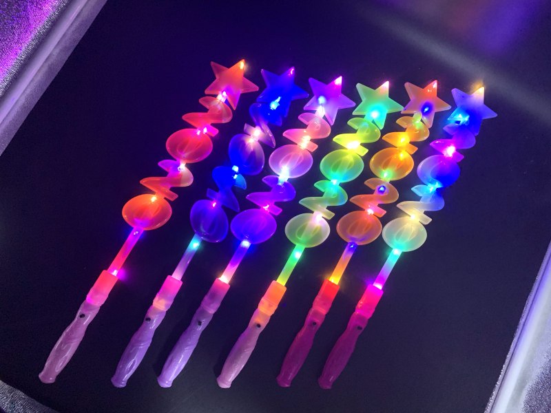 Booth hot style 2020 magic glow stick New Year's eve stick LED glow stick children's toy flash stick Booth hot style 2020 magic glow stick New Year's eve stick LED glow stick children's toy flash stick