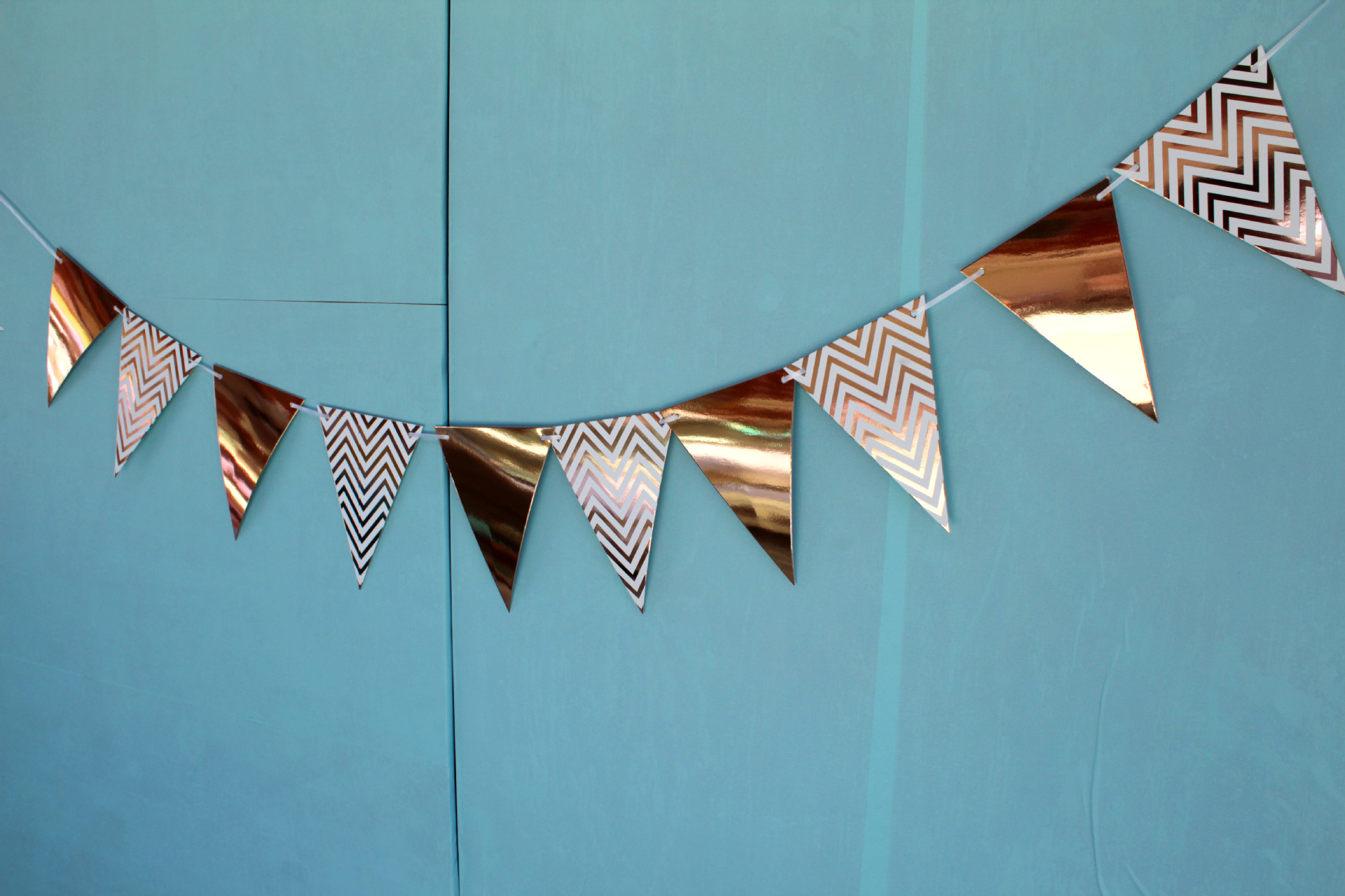 Gilding Wave Triangle Bunting Hanging Flags Hanging Flag Latte Art Party Atmosphere Layout Atmosphere Background Props Factory Direct Sales Gilding Wave Triangle Bunting Hanging Flags Hanging Flag Latte Art Party Atmosphere Layout Atmosphere Background Props Factory Direct Sales