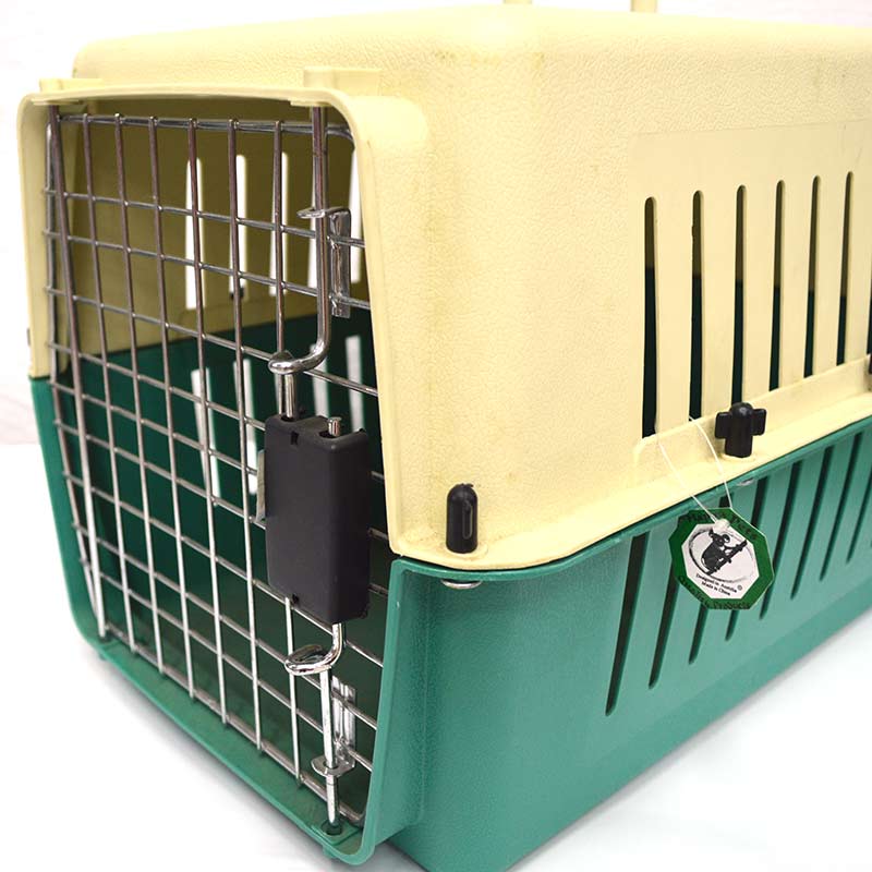 The pet air box is carried out.