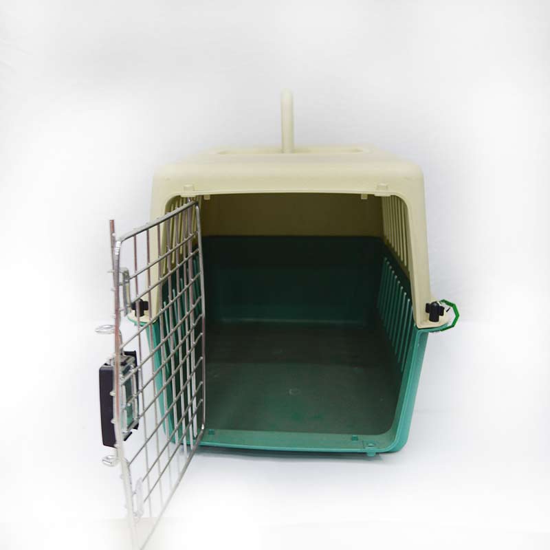 The pet air box is carried out.