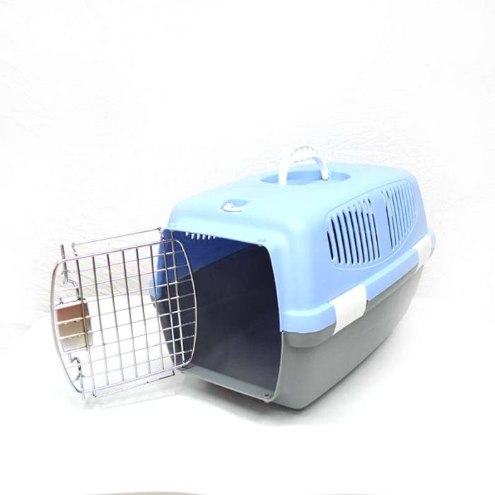 The pet goes out to carry the air box with the grid door.