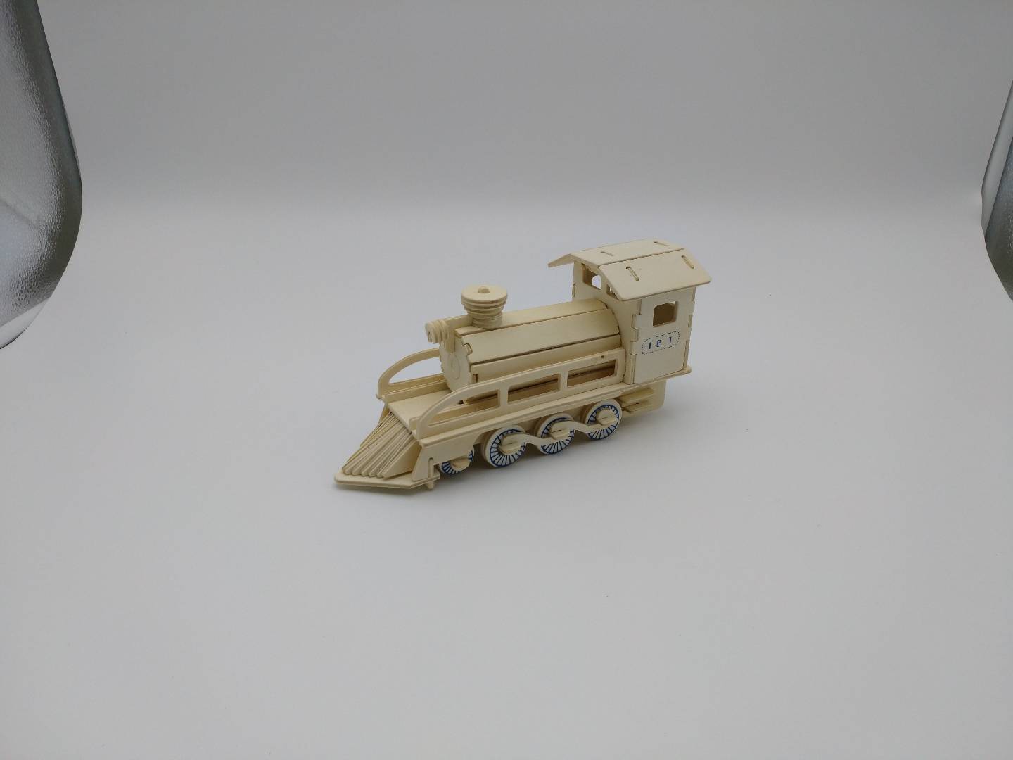 Small 2 wooden jigsaw gun series model assembly. Small 2 wooden jigsaw gun series model assembly.