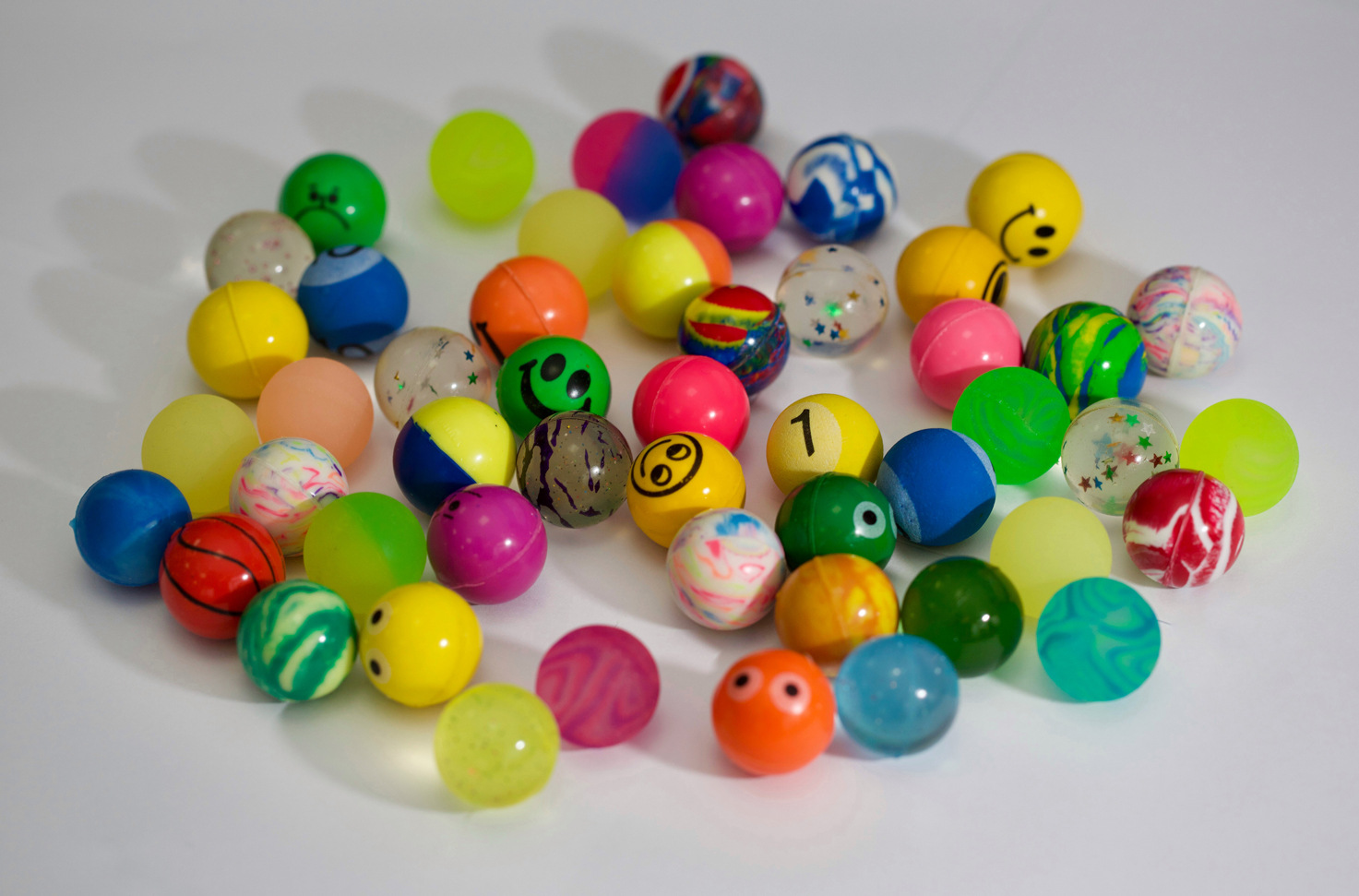 Victor No. 32 100a Elastic Ball Factory Direct Sales One Yuan Gashapon Machine Bouncing Ball Children's Toys Bouncy Ball