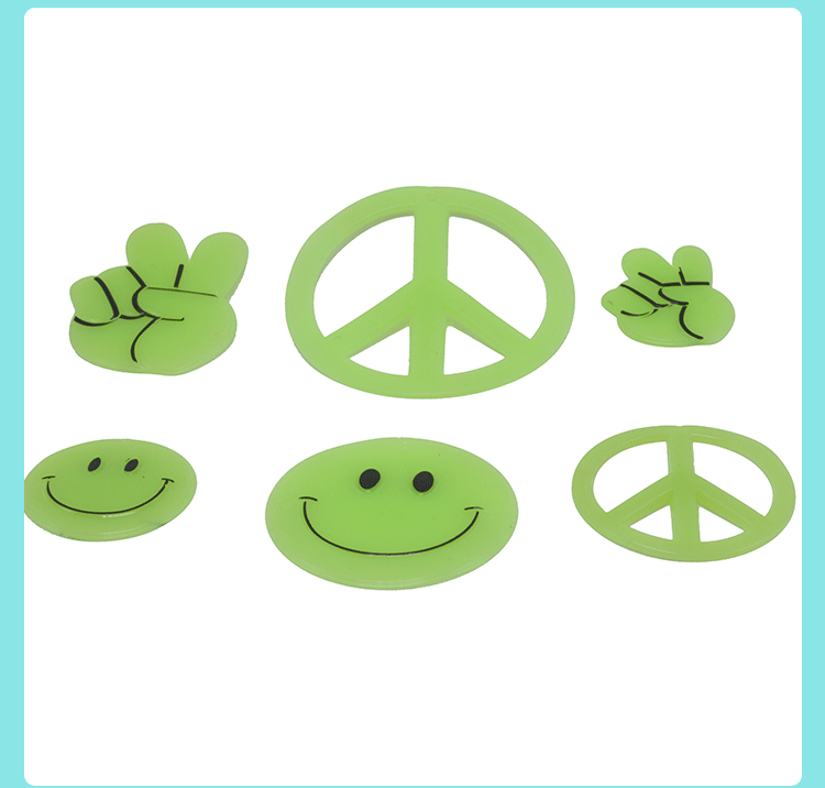 Amazon Hot Sale Spoof Trick Scare Cigarette Boxes Whole Person Prank Smiley Necklace Luminous Sticker Toy