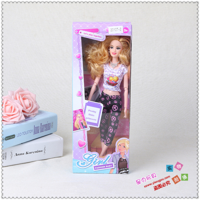 Barbie fashion beauty princess dresses in a box of presents. Barbie fashion beauty princess dresses in a box of presents.