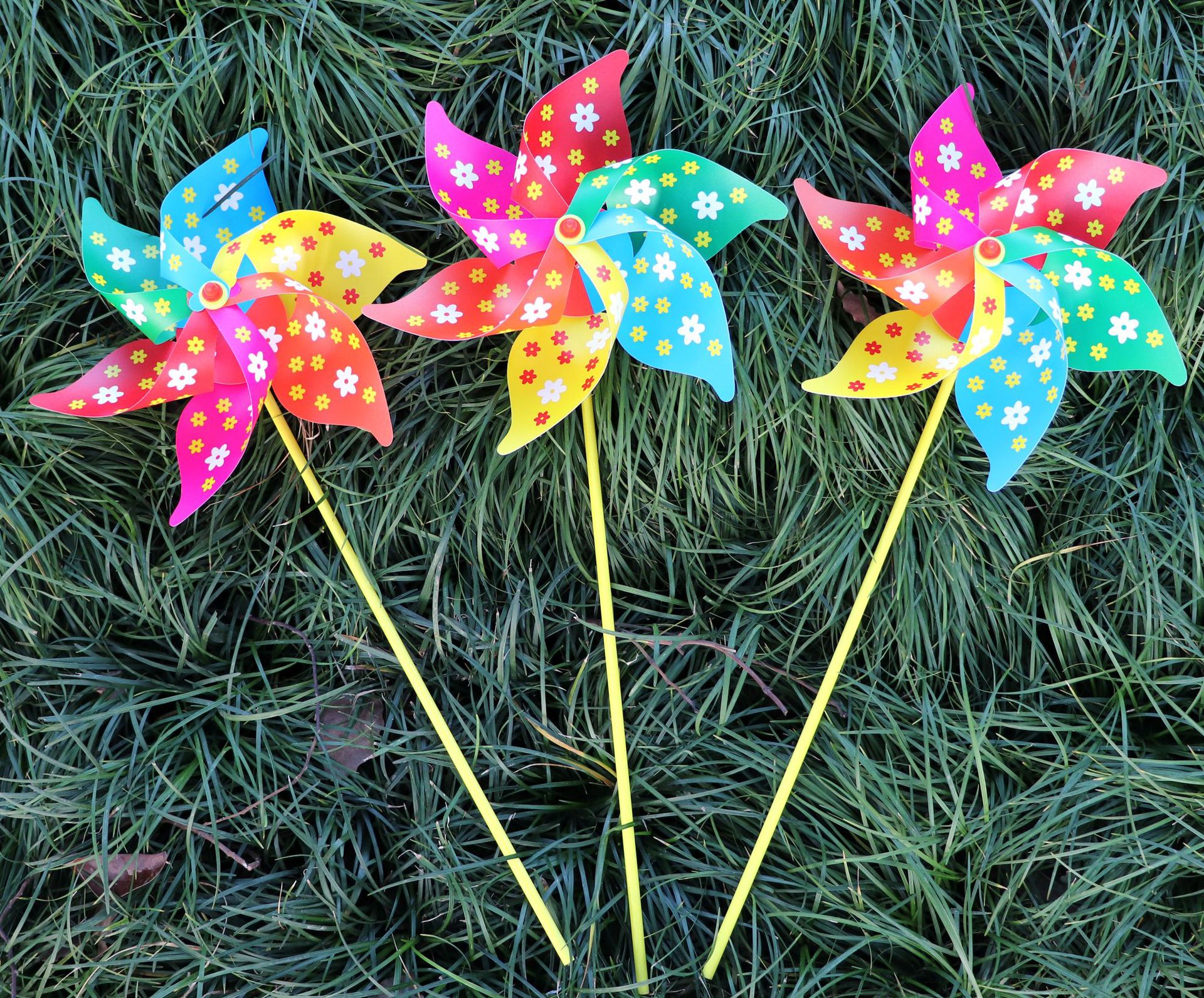 30cm Six-Leaf Plum Windmill DIY Colorful Children's Toys PVC Waterproof Outdoor Park Scenic Spot Plug-in Advertising