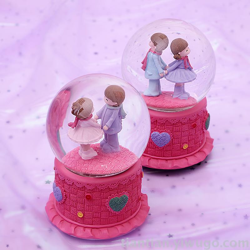 The whole family has excellent presents a couple holding hands with a crystal ball music box dreamlike glow Snowflake music box The whole family has excellent presents a couple holding hands with a crystal ball music box dreamlike glow Snowflake music box