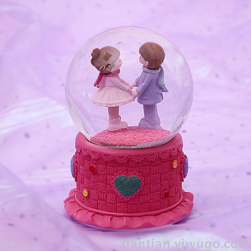 The whole family has excellent presents a couple holding hands with a crystal ball music box dreamlike glow Snowflake music box The whole family has excellent presents a couple holding hands with a crystal ball music box dreamlike glow Snowflake music box