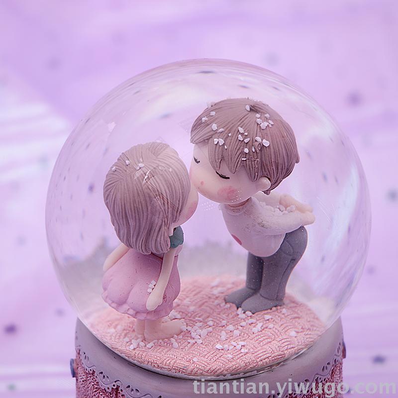 Resin craft Presents a couple&#039;s Crystal Ball music box Dreamy Glow Snowflake music Box Birthday Present