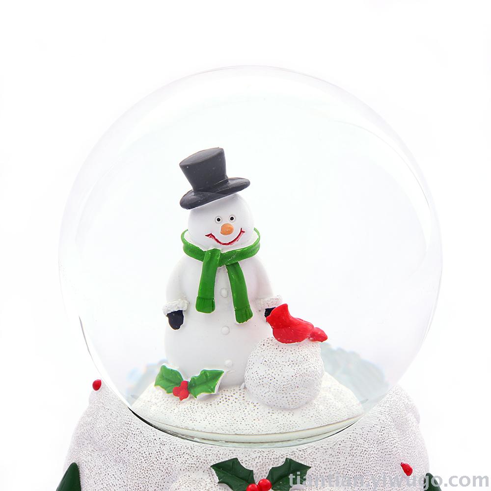 Resin craft Presents Santa's Crystal Ball Music box, Christmas Glow and Snowflake music box Resin craft Presents Santa's Crystal Ball Music box, Christmas Glow and Snowflake music box