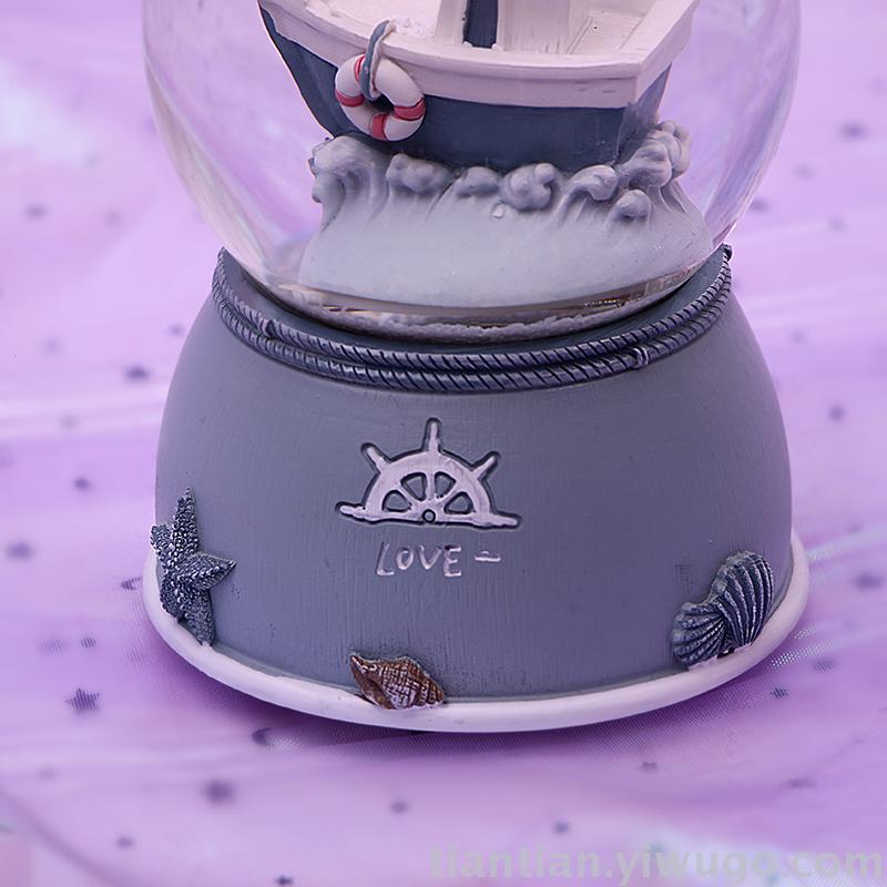 The whole family has excellent presents a couple holding hands with a crystal ball music box dreamlike glow Snowflake music box The whole family has excellent presents a couple holding hands with a crystal ball music box dreamlike glow Snowflake music box