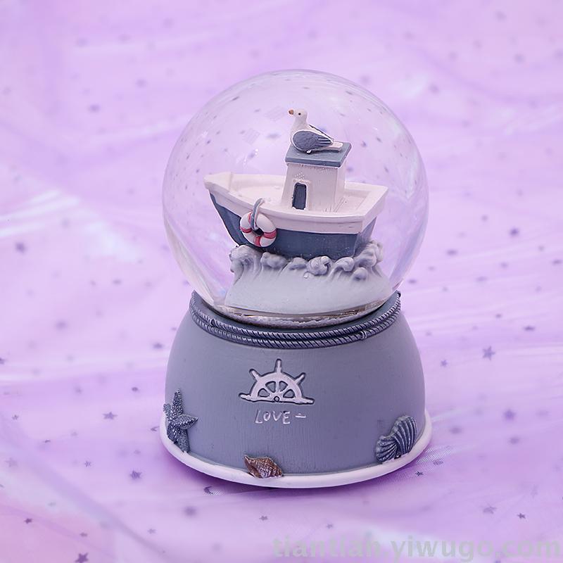 The whole family has excellent presents a couple holding hands with a crystal ball music box dreamlike glow Snowflake music box The whole family has excellent presents a couple holding hands with a crystal ball music box dreamlike glow Snowflake music box