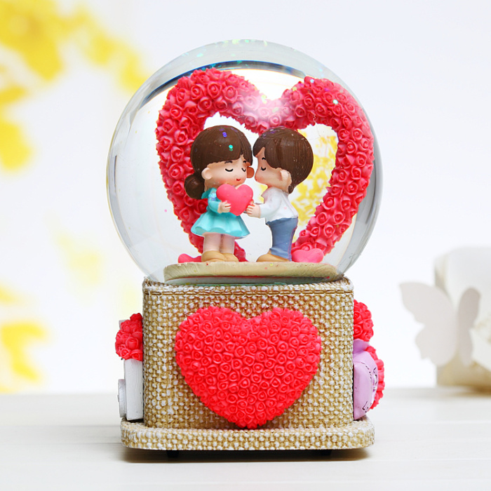 Couple resin Crystal music box Couple resin Crystal music box