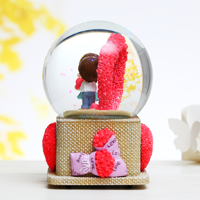 Couple resin Crystal music box Couple resin Crystal music box