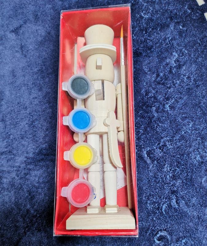 Body Nutcracker Nutcracker Puppet White Body Walnut Soldier Single Pack with Paint Factory Wholesale Nutcracker Soldiers