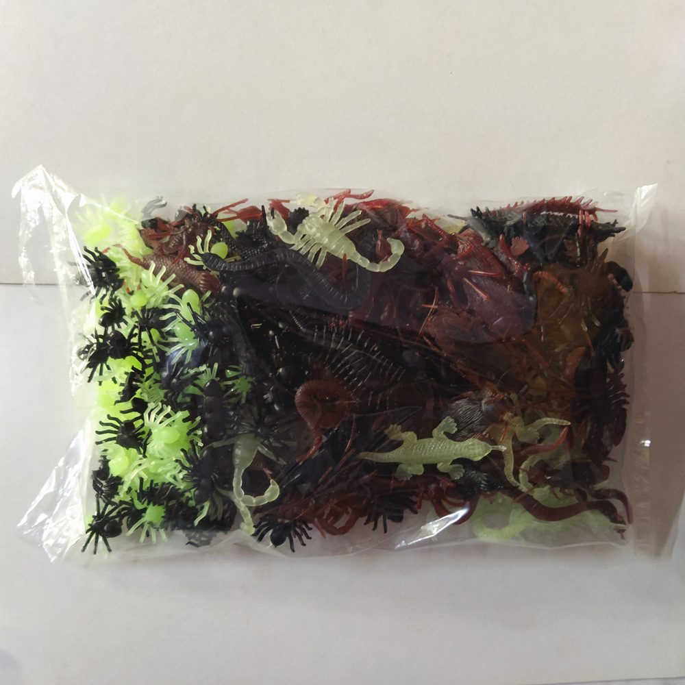 Fake spider halloween spider plastic spider 12 styles can be mixed amazon cross-border toys