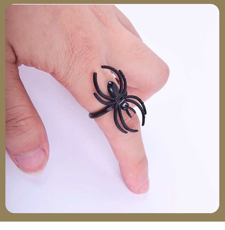 Halloween Dress up Party Props Spider Ring Plastic Ghost Festival Simulation Spider Ring Spoof Trick Toy