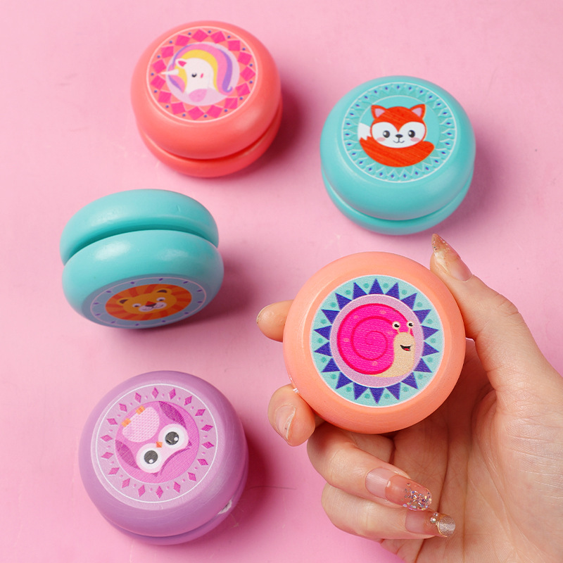 Cute Wood Yo-Yo Children&#039;s Cartoon Animal Yo-Yo Ball Fancy Swing Classic Nostalgic Prize Gift Wholesale YOYO Ball