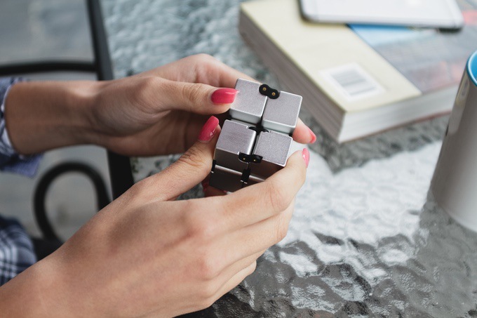 Magic Cube Cube Vent Finger Useful Tool for Pressure Reduction Wireless Decompression Boy Toy Alloy Metal Magic Cube Cube Vent Finger Useful Tool for Pressure Reduction Wireless Decompression Boy Toy Alloy Metal
