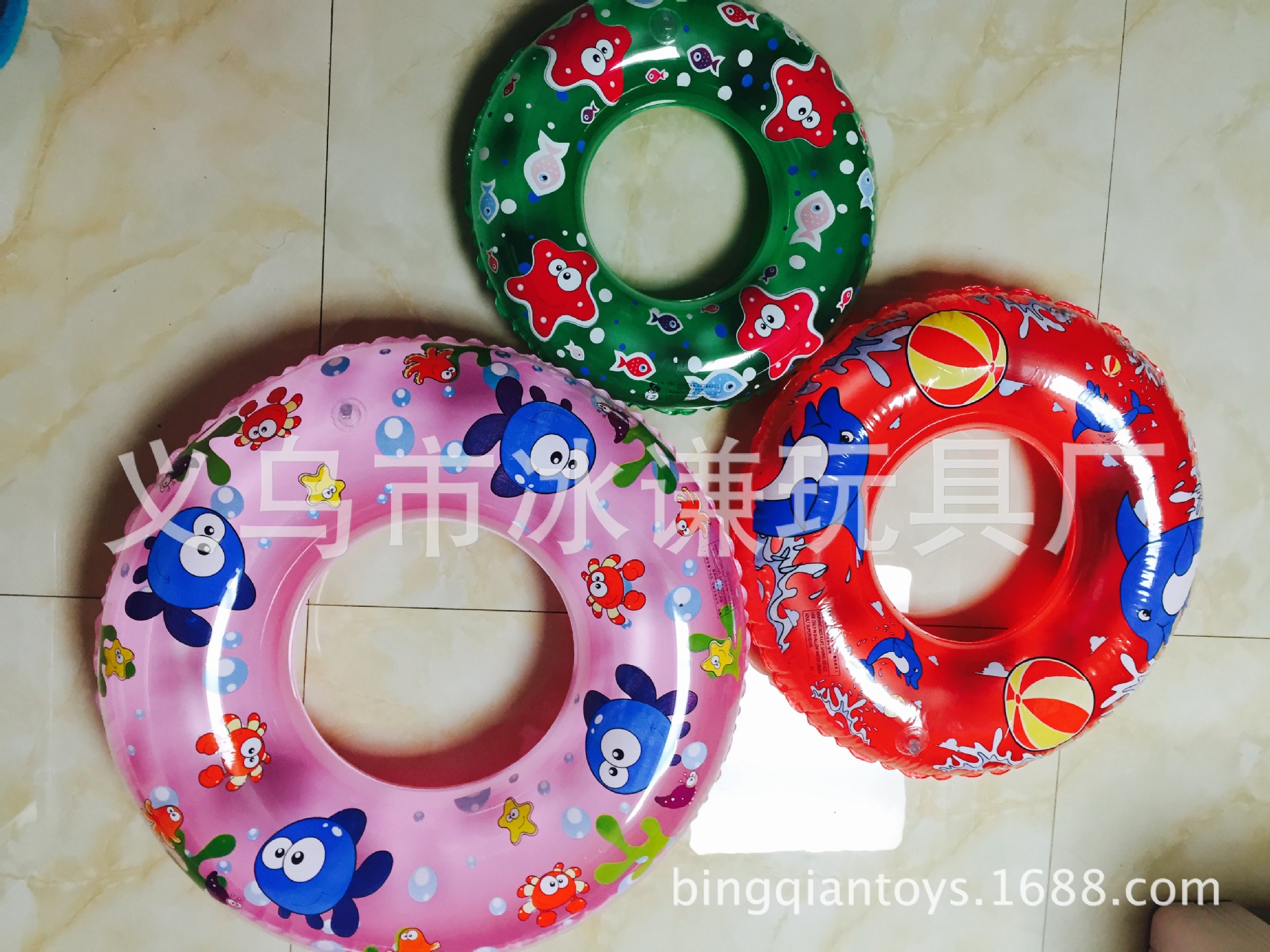 Inflatable toys and children's adult swimming laps