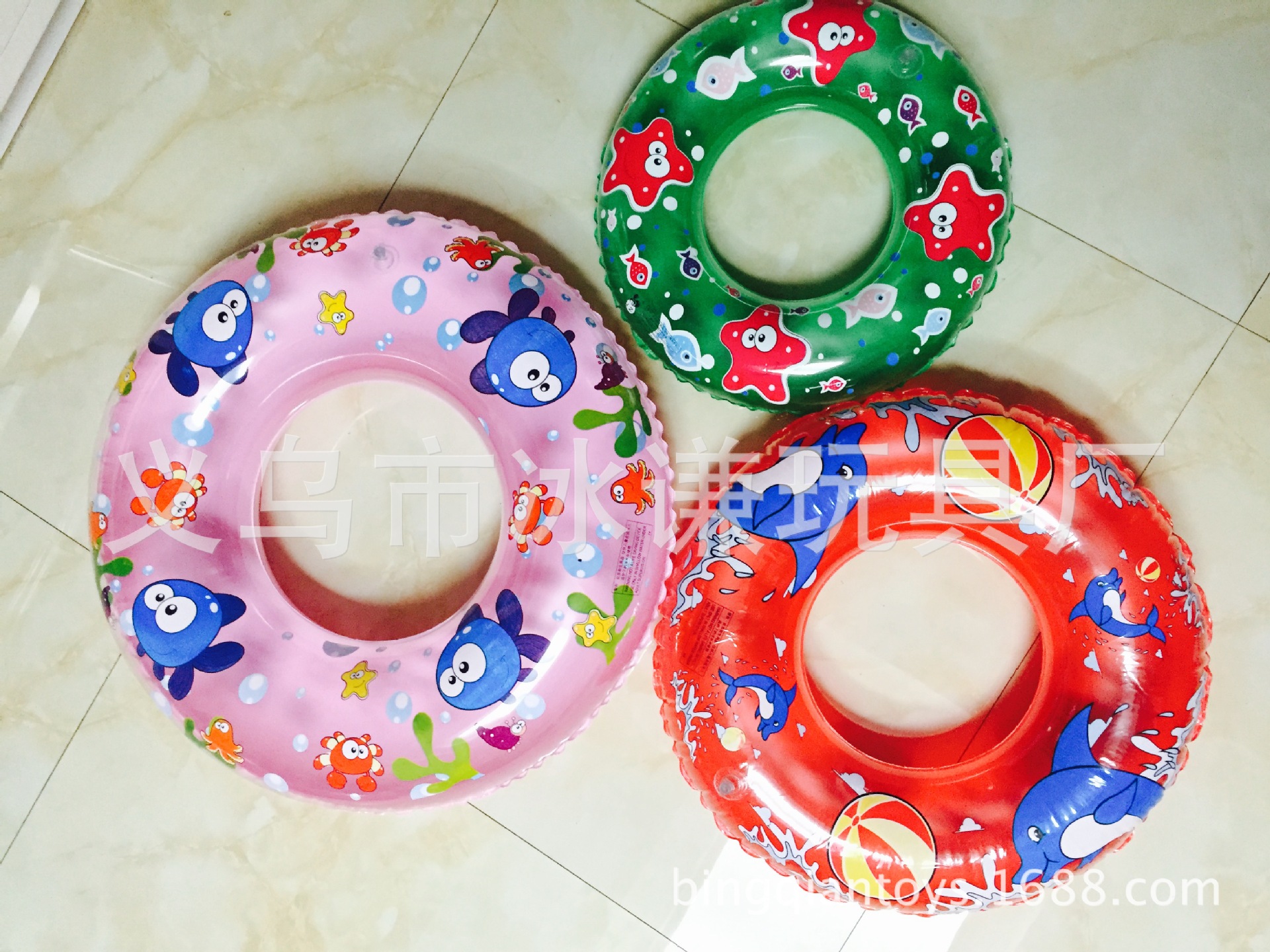 Inflatable toys and children's adult swimming laps