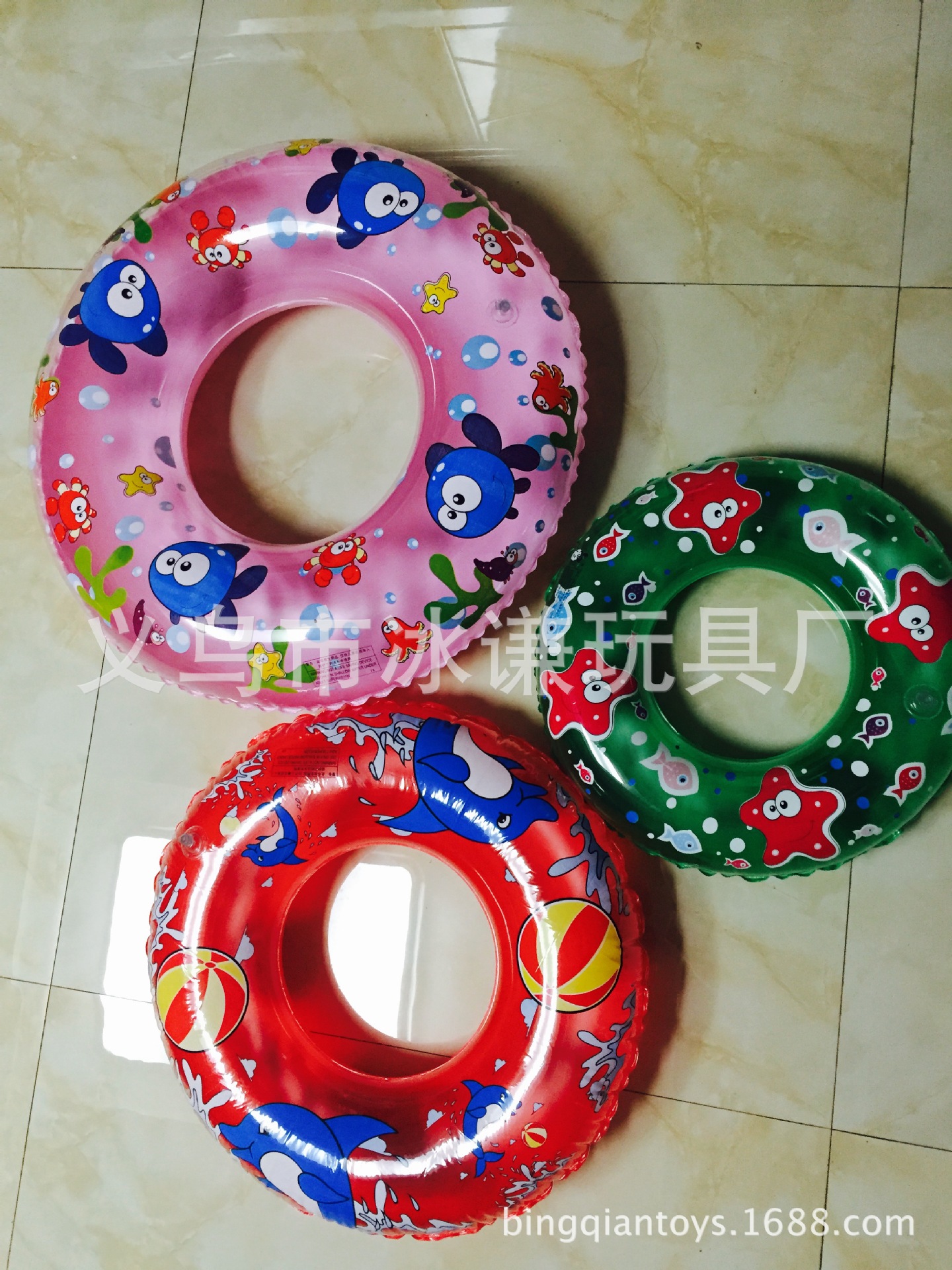 Inflatable toys and children's adult swimming laps