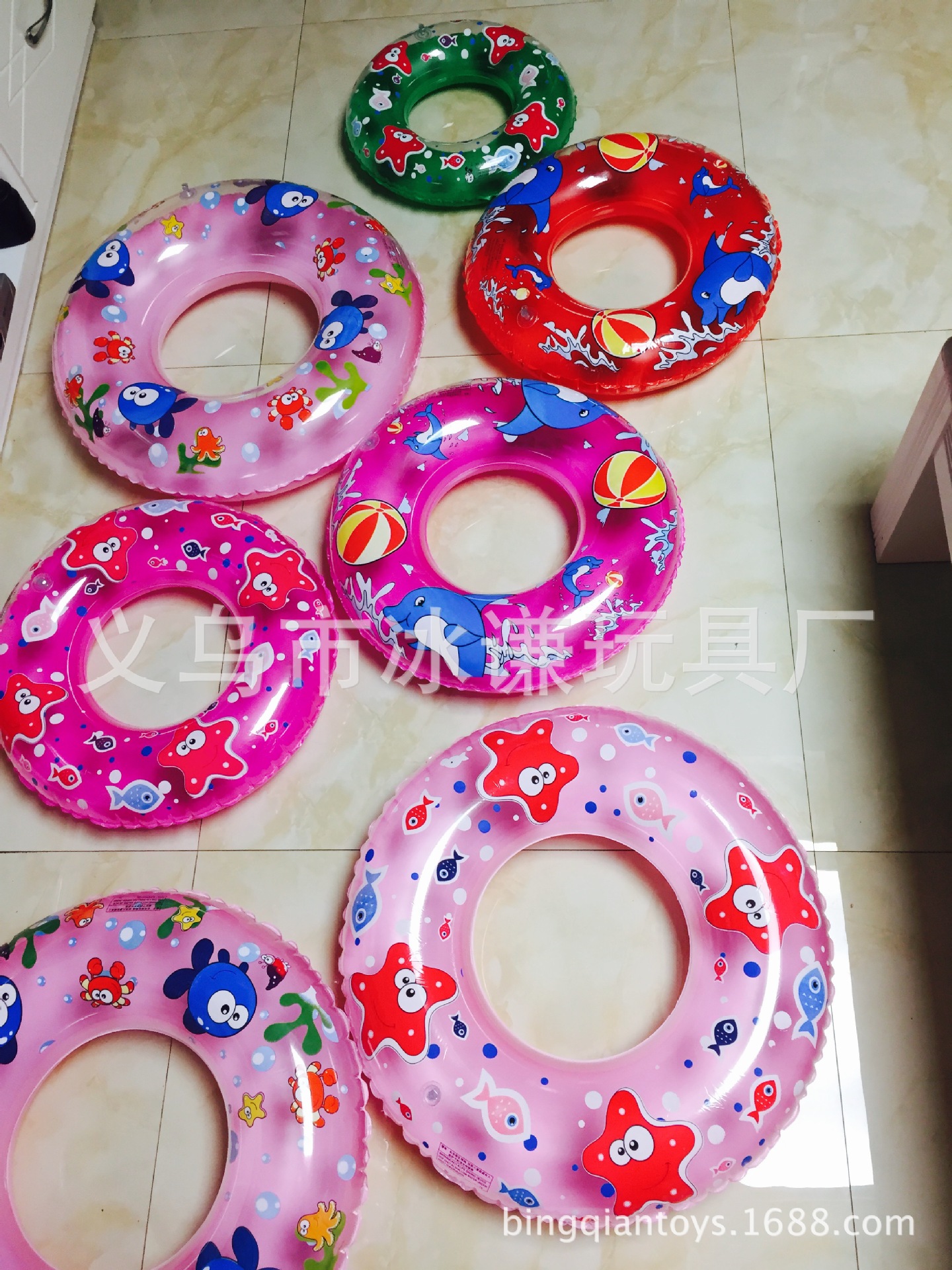 Inflatable toys and children's adult swimming laps