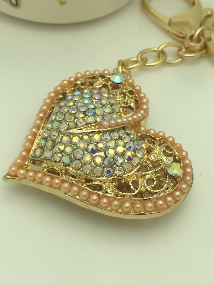 Love fashion heart-shaped diamond key buckle crystal drill car hanging bag creative alloy Pendant Love fashion heart-shaped diamond key buckle crystal drill car hanging bag creative alloy Pendant