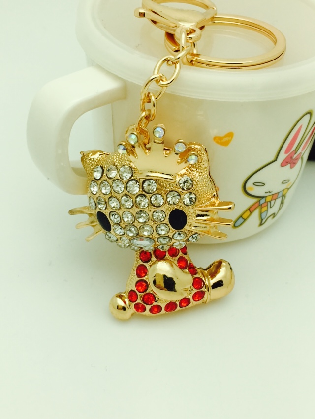Korean KT Rhinestone diamond crown Keychain key buckle point men and women fashion creative Keychain Korean KT Rhinestone diamond crown Keychain key buckle point men and women fashion creative Keychain