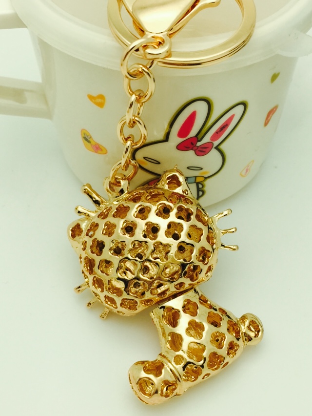 Korean KT Rhinestone diamond crown Keychain key buckle point men and women fashion creative Keychain Korean KT Rhinestone diamond crown Keychain key buckle point men and women fashion creative Keychain