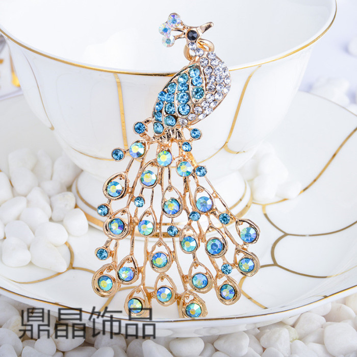 Boutique creative gift bag Rhinestone diamond peacock metal key buckle factory direct wholesale car Boutique creative gift bag Rhinestone diamond peacock metal key buckle factory direct wholesale car