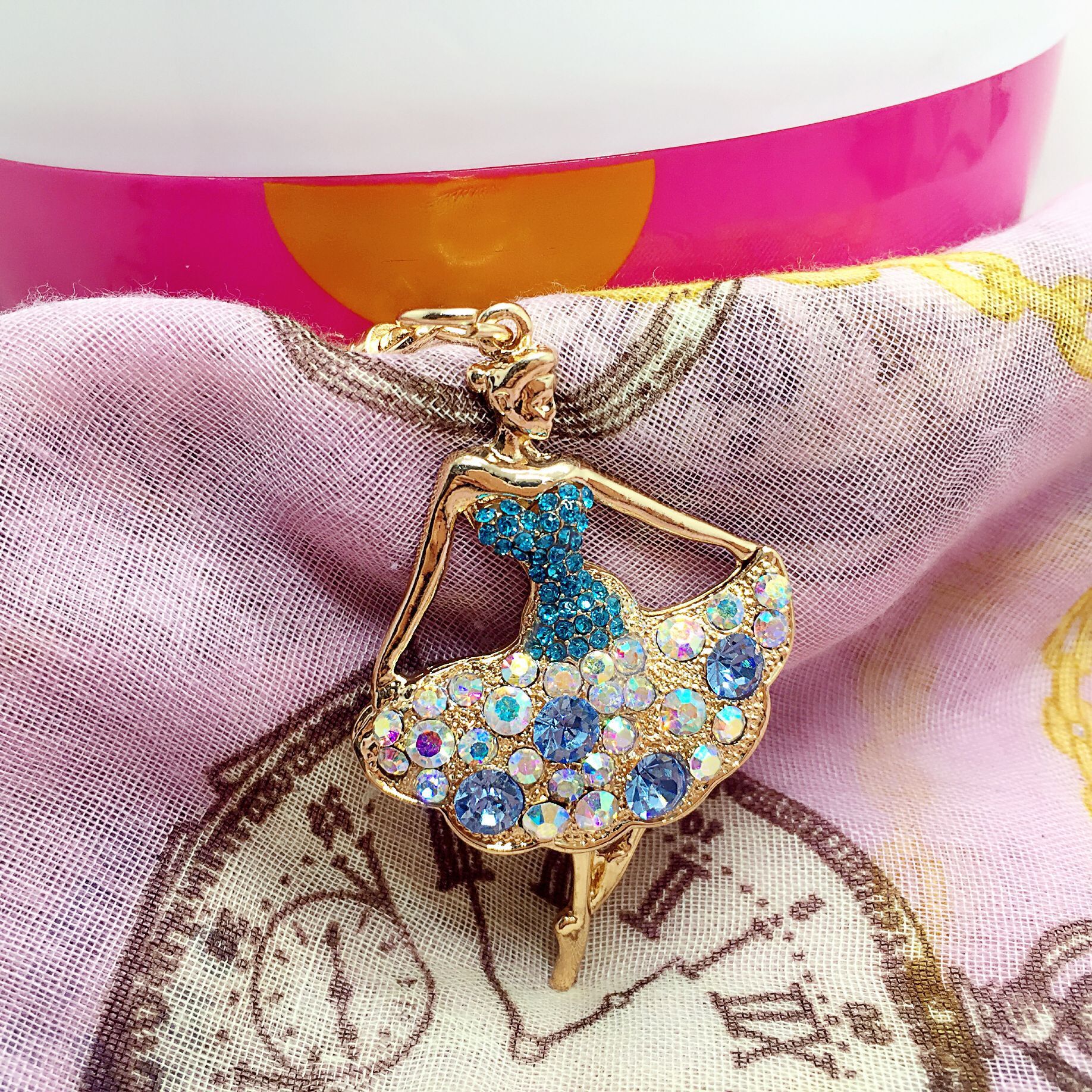 Factory direct dancing girl diamond key buckle Jewelry Pendant Zodiac cartoon Keychain Factory direct dancing girl diamond key buckle Jewelry Pendant Zodiac cartoon Keychain