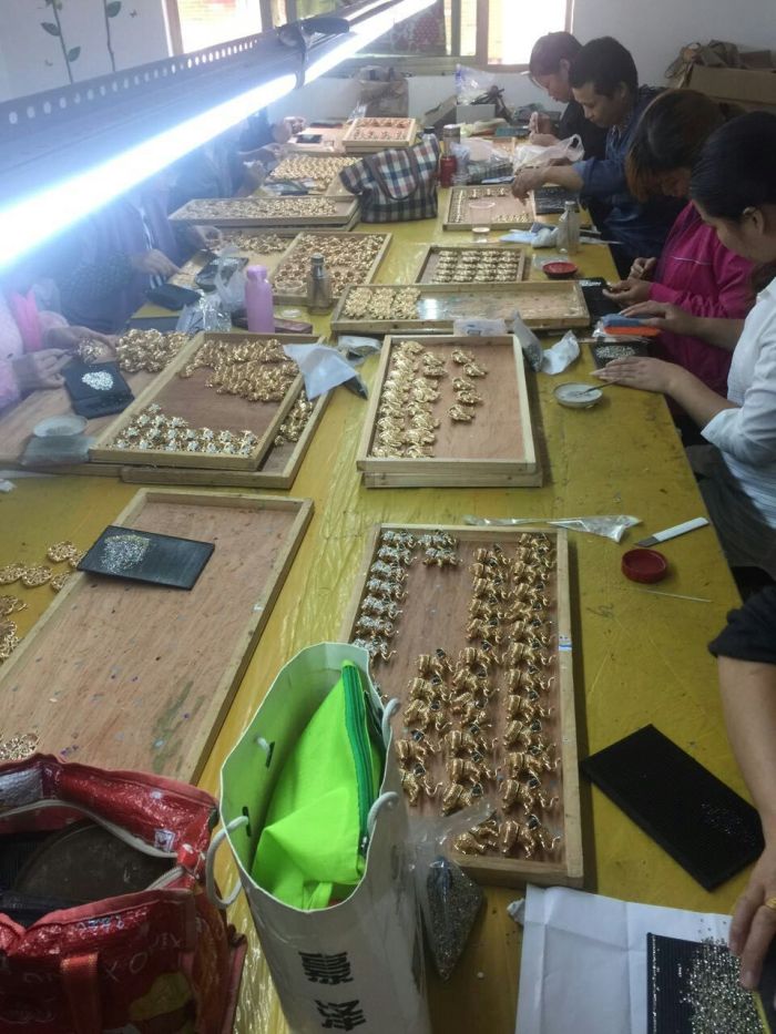 The other diamond metal Meng Meng creative animation and gift car key buckle factory direct sales The other diamond metal Meng Meng creative animation and gift car key buckle factory direct sales