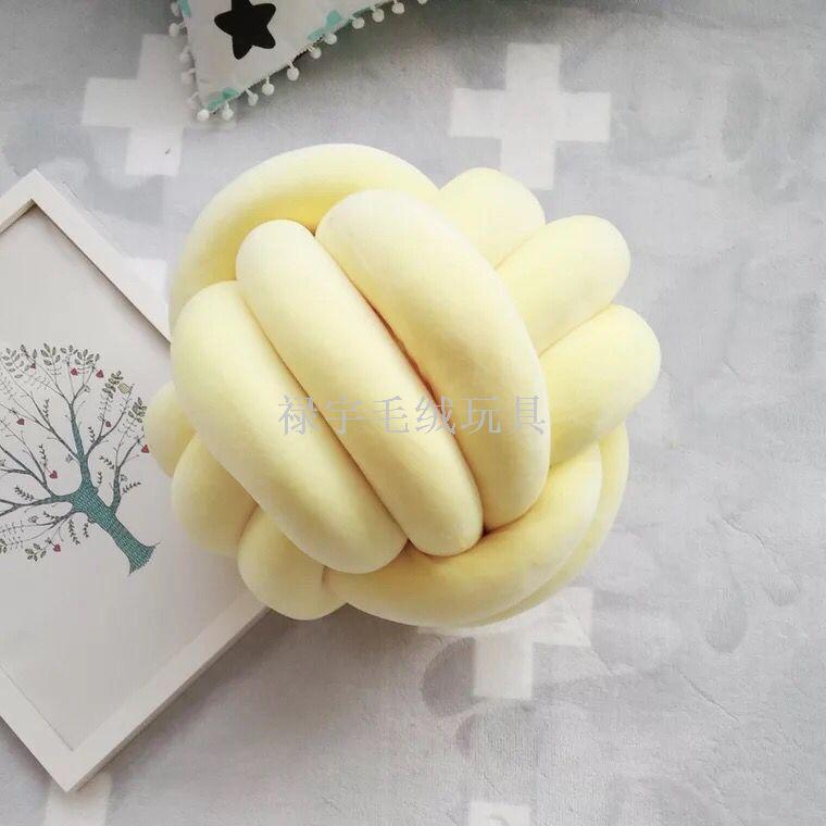 Sets a hot style knotted ball China knotted pillow national big life with a plush toy Sets a hot style knotted ball China knotted pillow national big life with a plush toy